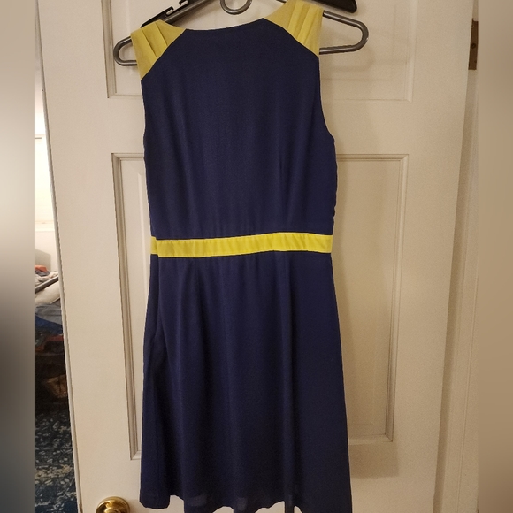 Loft Dress - Picture 3 of 4